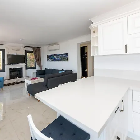 Splendid With Private Pool And Jacuzzi Near In Bodrum تورغوتْريس